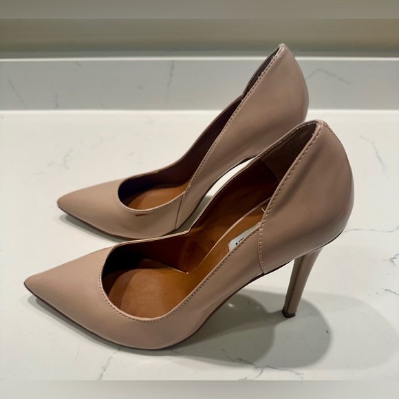Steve Madden Shoes - Steve Madden Nude/Tan Pointed Heels - size 8.5